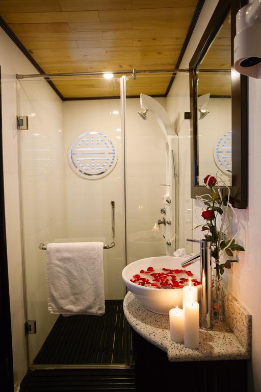 Cristina Diamond Cruise Hotell Ha Long Rom bilde